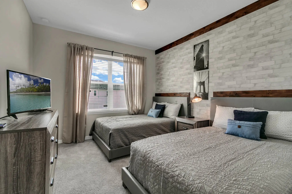 7 Bedrooms 65 Bathrooms Solara 1604 Hg