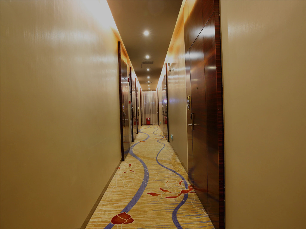 TIE LV Holiday Hotel