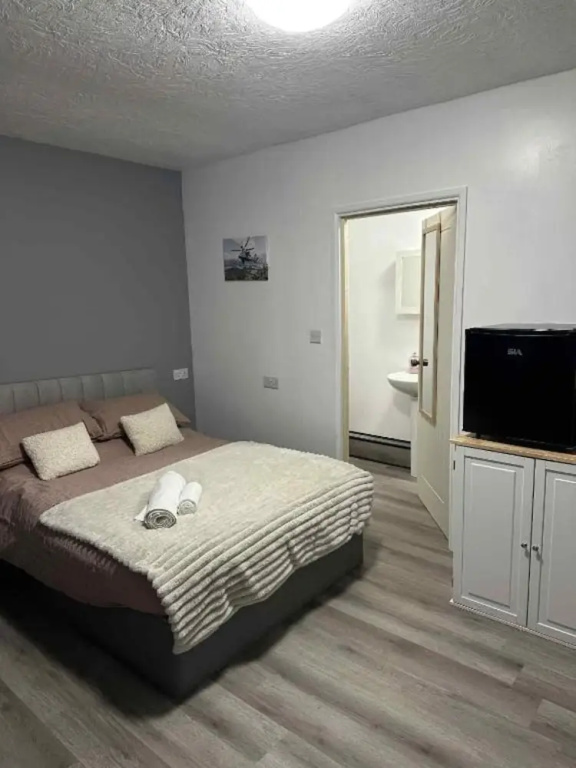OYO Prince of Wales Country Hotel