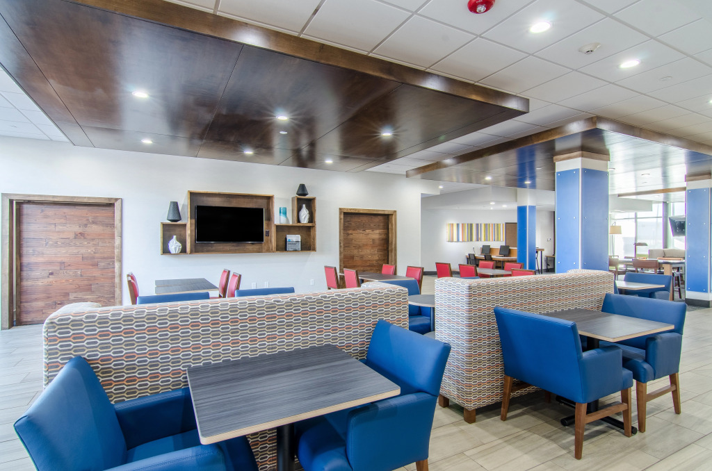 Holiday Inn Express & Suites - Atchison by IHG