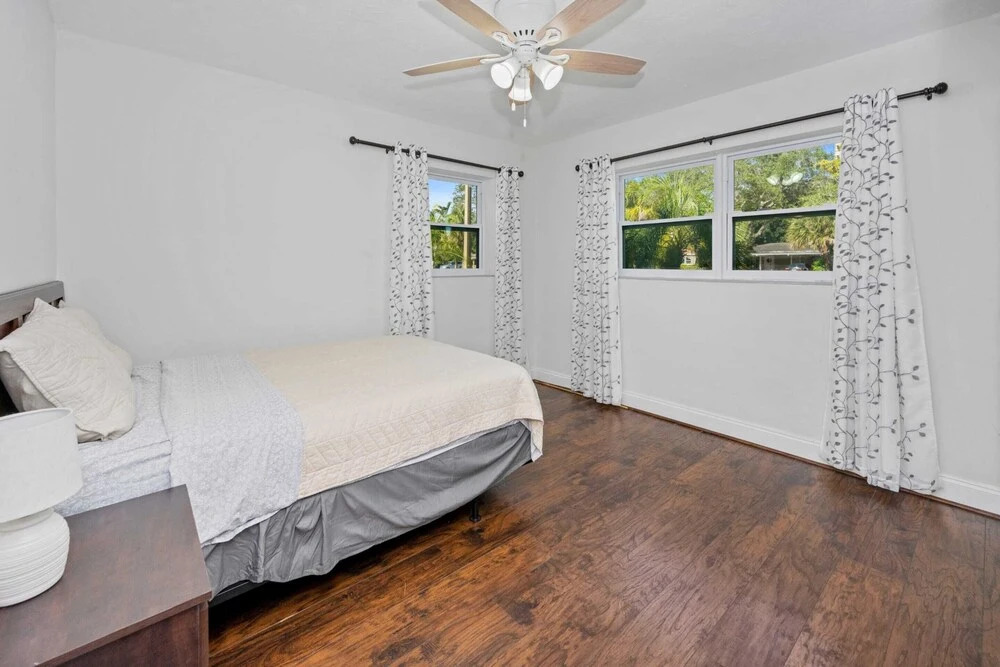 New Private Green Oasis 3br-3bapatio, Private Parking Clean & Cozy