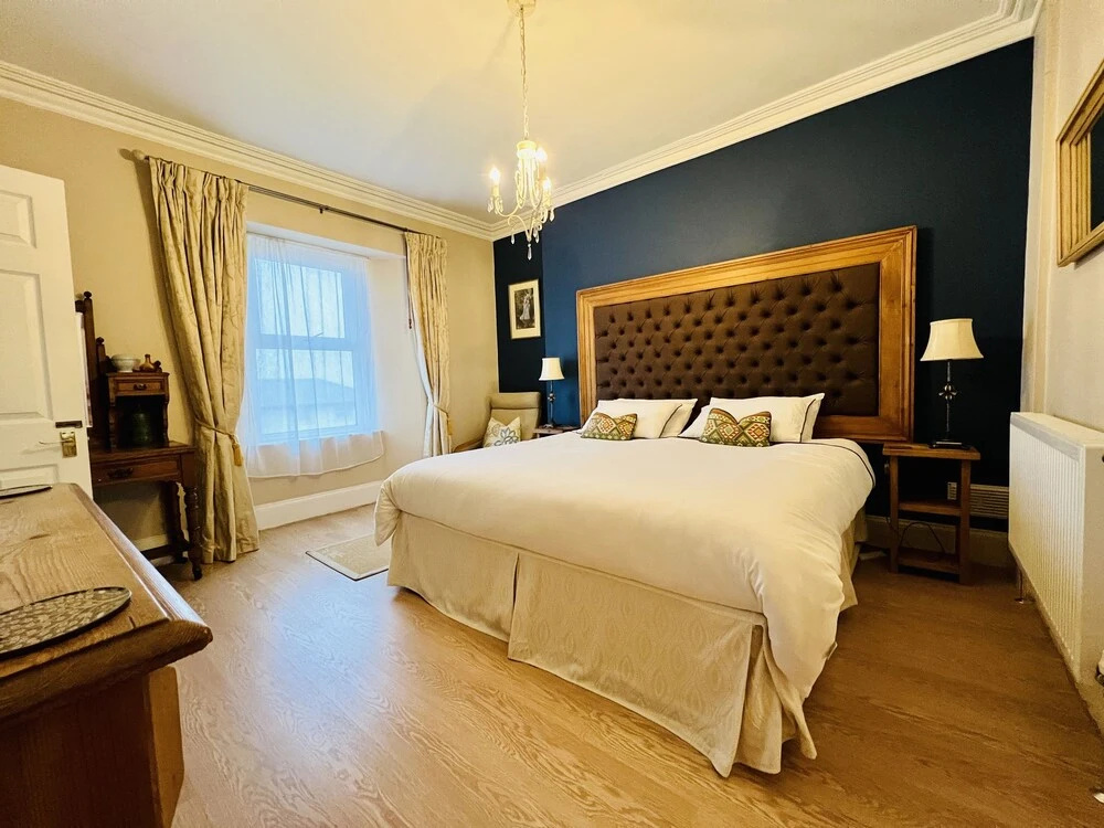 Ascot House Hotel