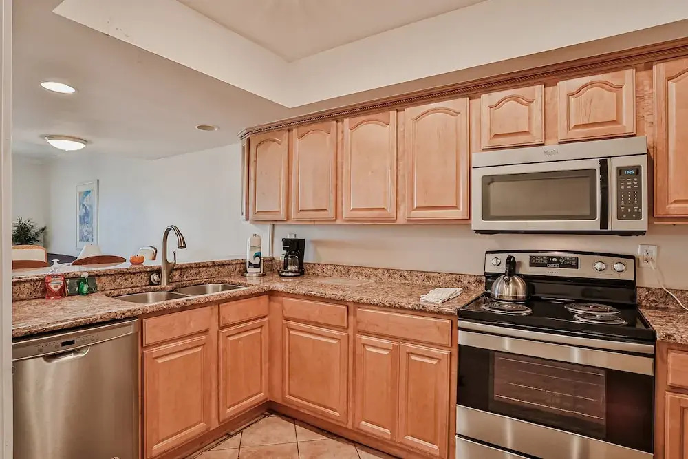 Oceanfront Townhouse With Shared Pools, Ocean View, Wifi, W/d, and Central AC