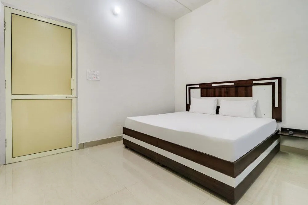 Spot On 48646 Hotel Gvrh