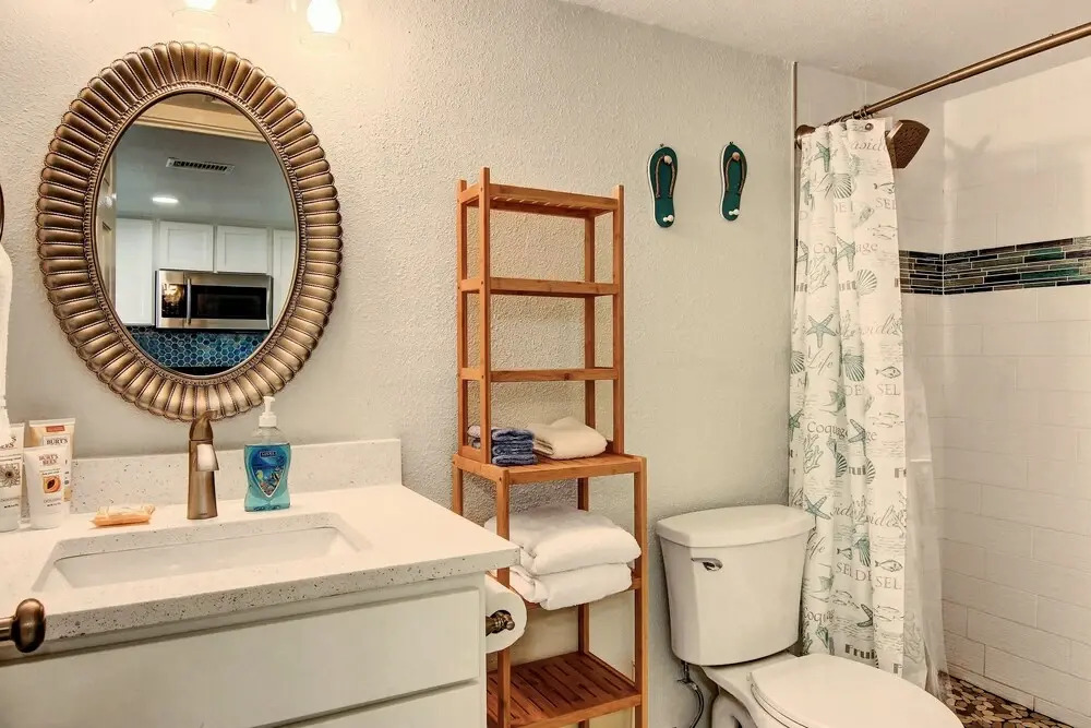 Shore Thing Studio Bedroom Condo by Redawning