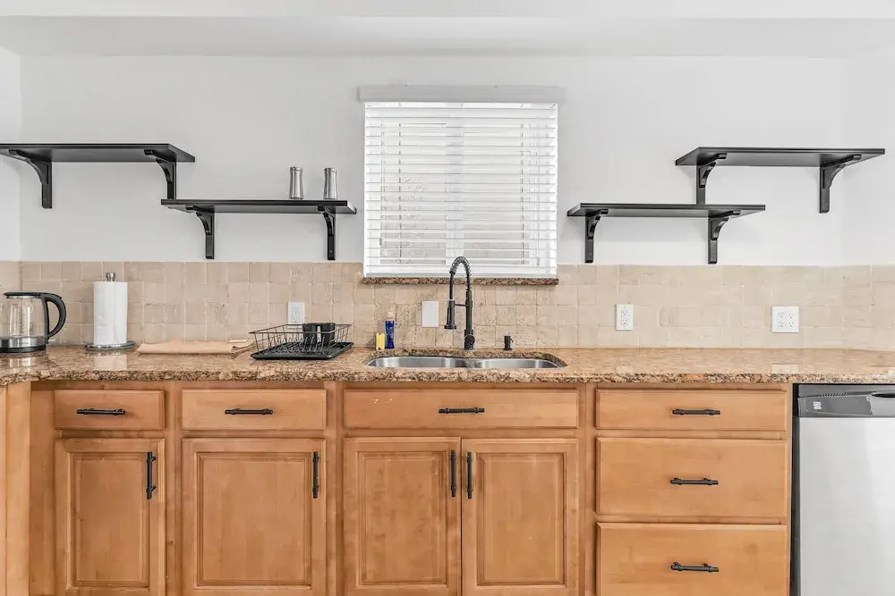 Stylish & Modern 4BD Home