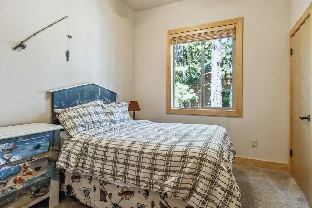 Spacious 4br/3ba. Continuous hot Water Tank! 4 Bedroom Home by Redawning