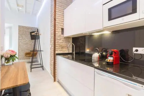 Te1A-El Teatro Brick Wall Suite Prime Location
