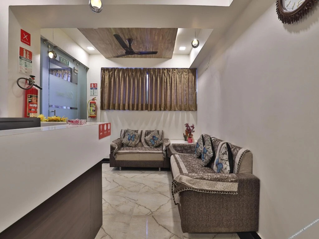 OYO Flagship 11557 Hotel Maharaja Palace