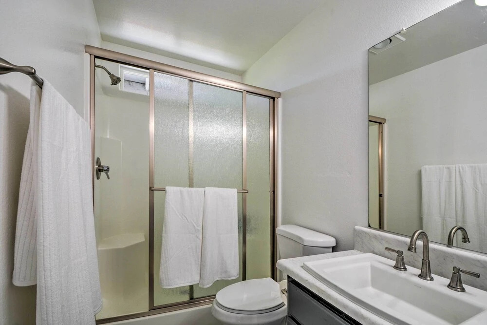 Close to Parks & Brews: Sunny Grants Pass Apt!