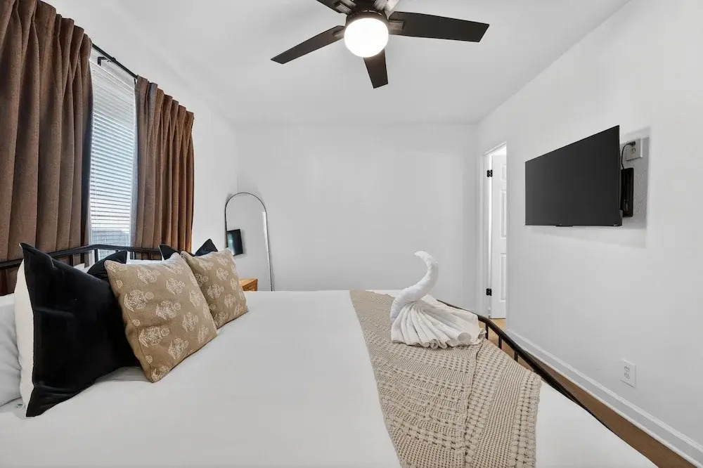 Modern 3br Townhouse Near Brushy Creek 3 Bedroom Duplex