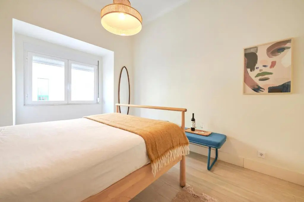 Charming 3BR APT w/ patio, by TimeCooler