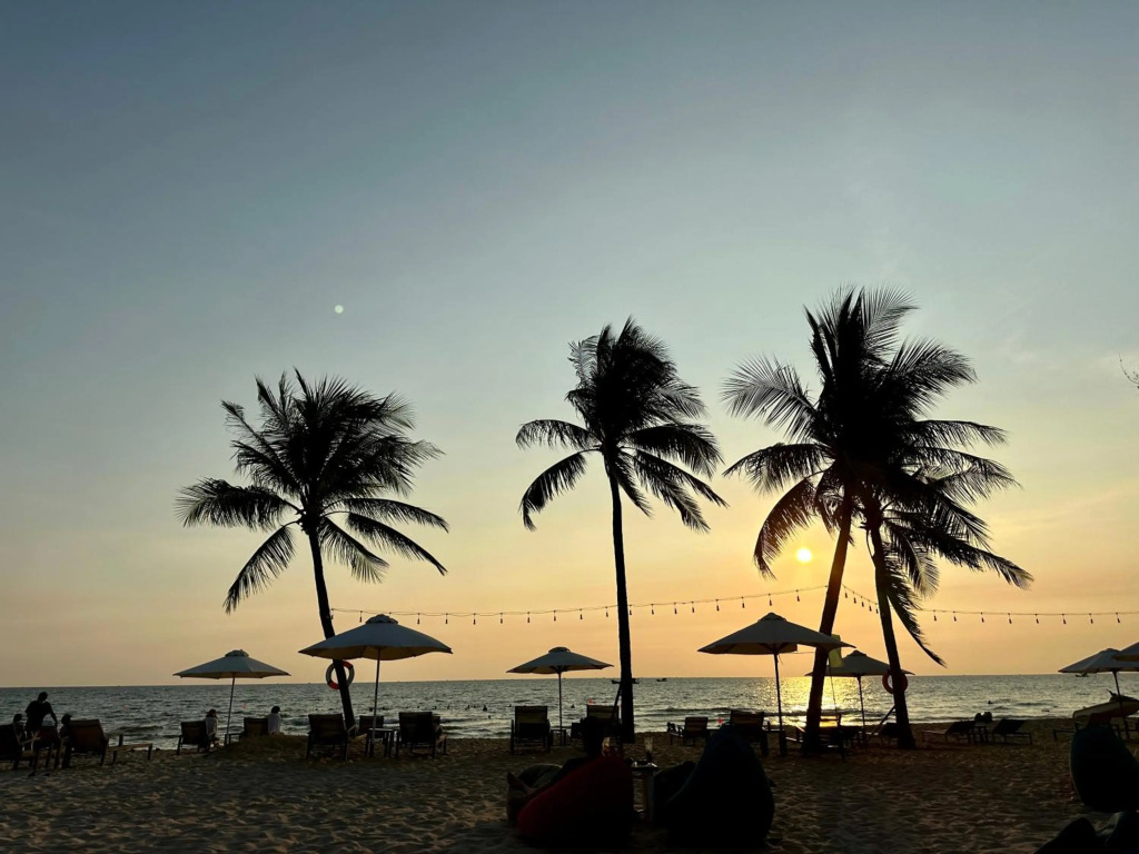 9BR West coast Phu Quoc townhouse by beach and shared swimming pools