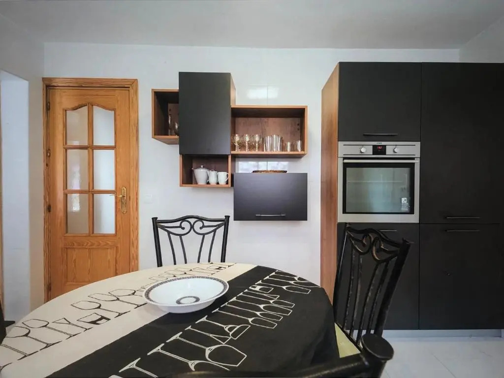 Marbella beautiful renovated villa 5 bedrooms, 3 bathrooms, private heated pool, close beach plage, 10 to 12 people, ping pong, private pétanque