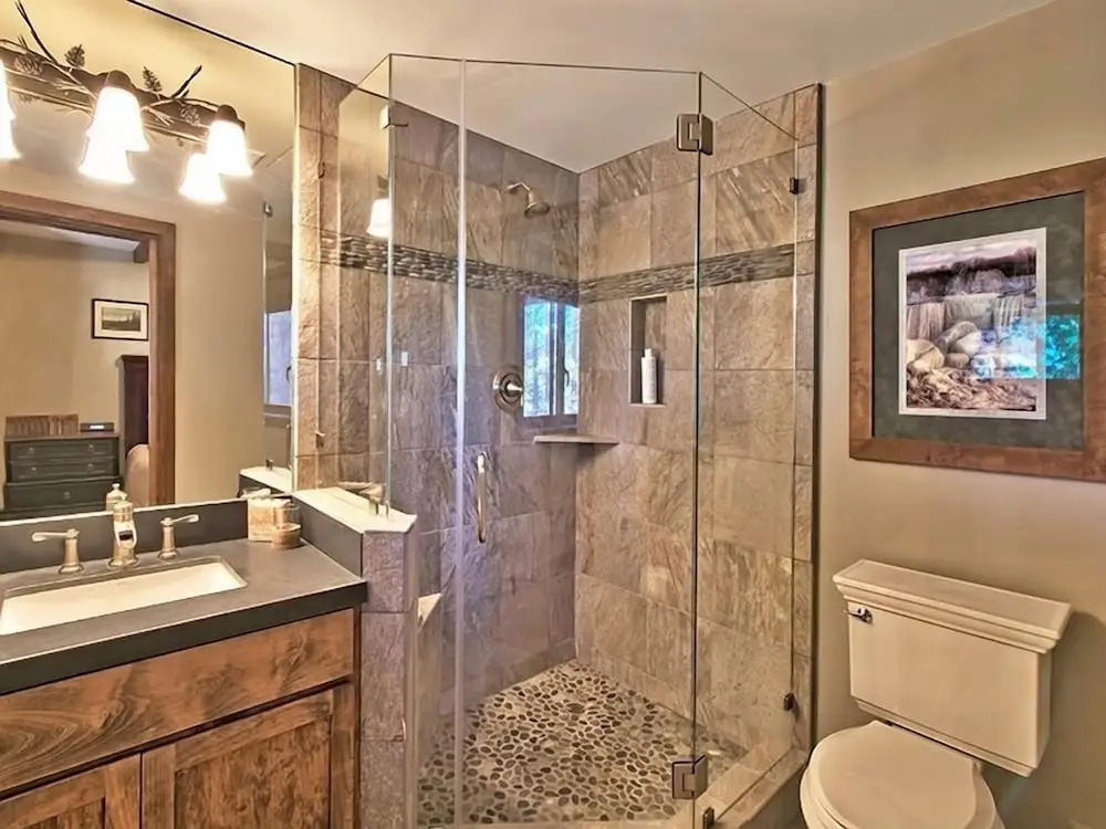 3877 Crest Drive