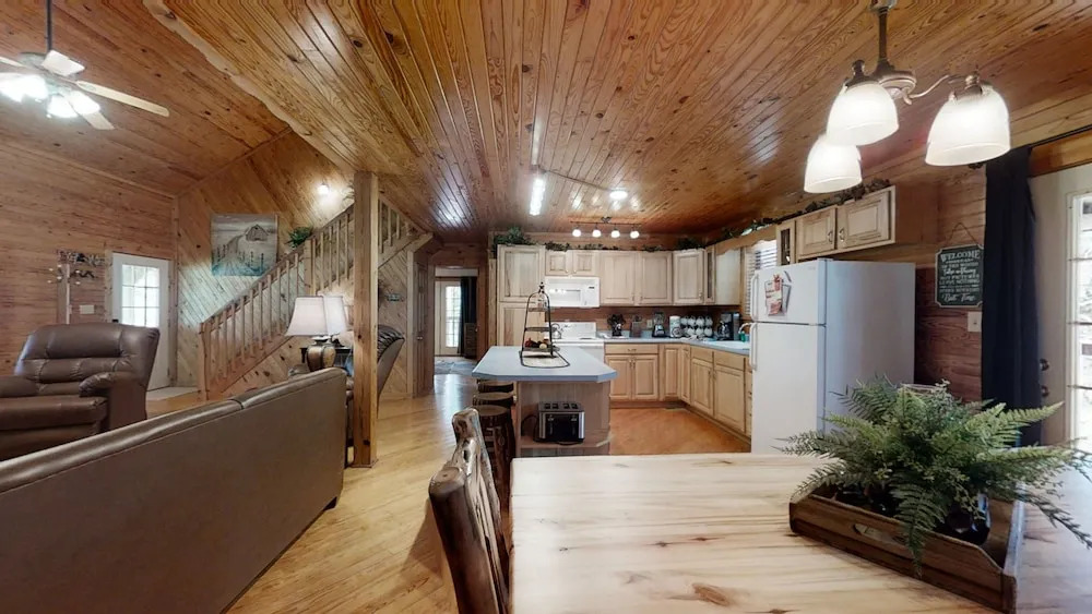 A Cowpoke's Dream 3 Bedroom Cabin by RedAwning