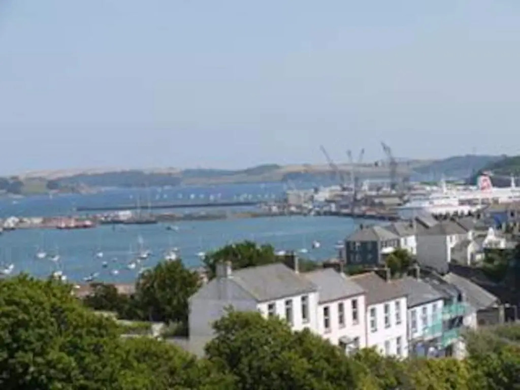 5 Porth Gwel