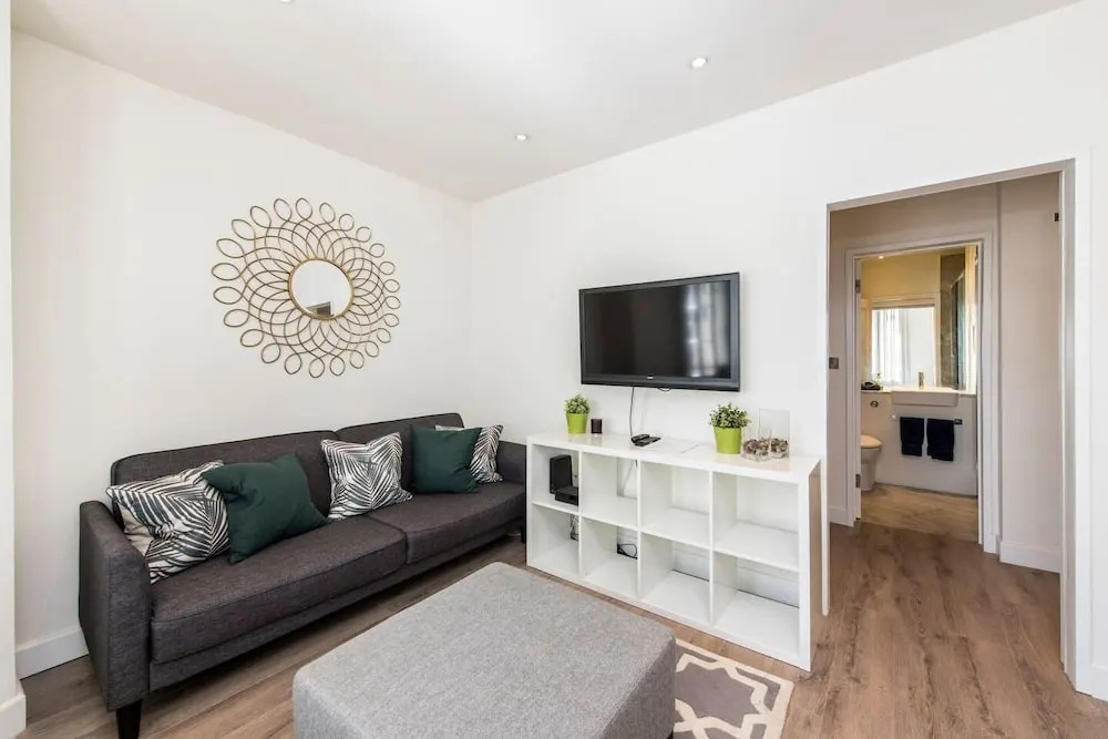 Stylish 1 bed in Fashionable Chelsea