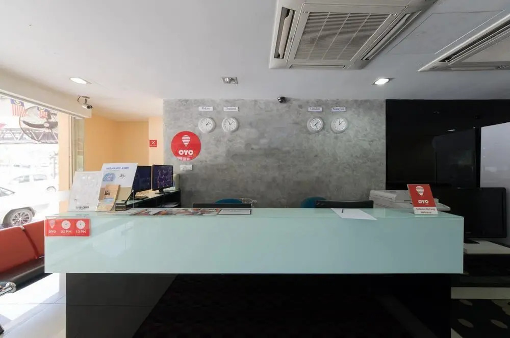 OYO 137 1st Centro Hotel
