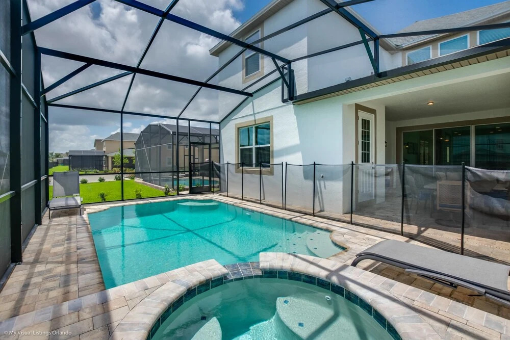 Solara Resort - 1845 Sawyer Palm Place