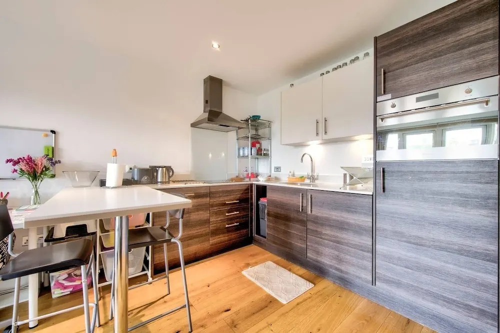 Bright, Modern 1 Bed in Melvin Walk