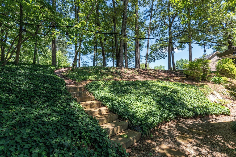 3926 Pineview, Smyrna