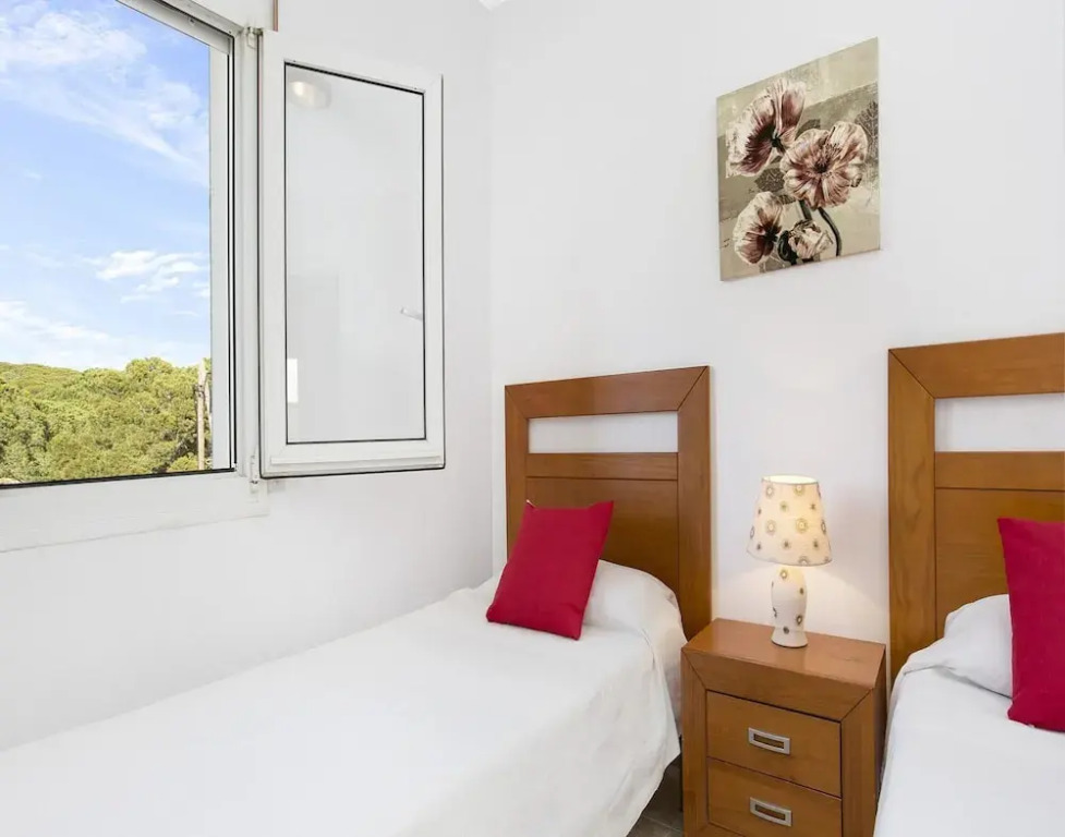 Apartment for 5 People Near Sea Beach