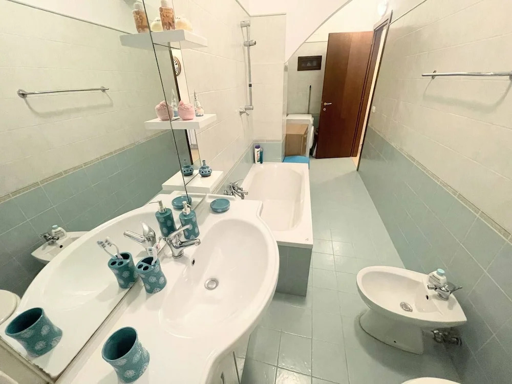 Centrally Located Spoleto, Sleeps 6 , Car not Needed, Wifi N6625
