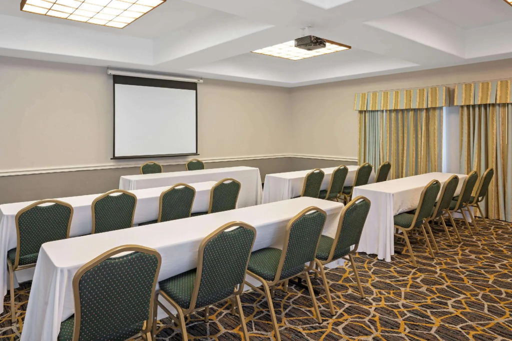 Garner Hotel Houston - Westchase by IHG