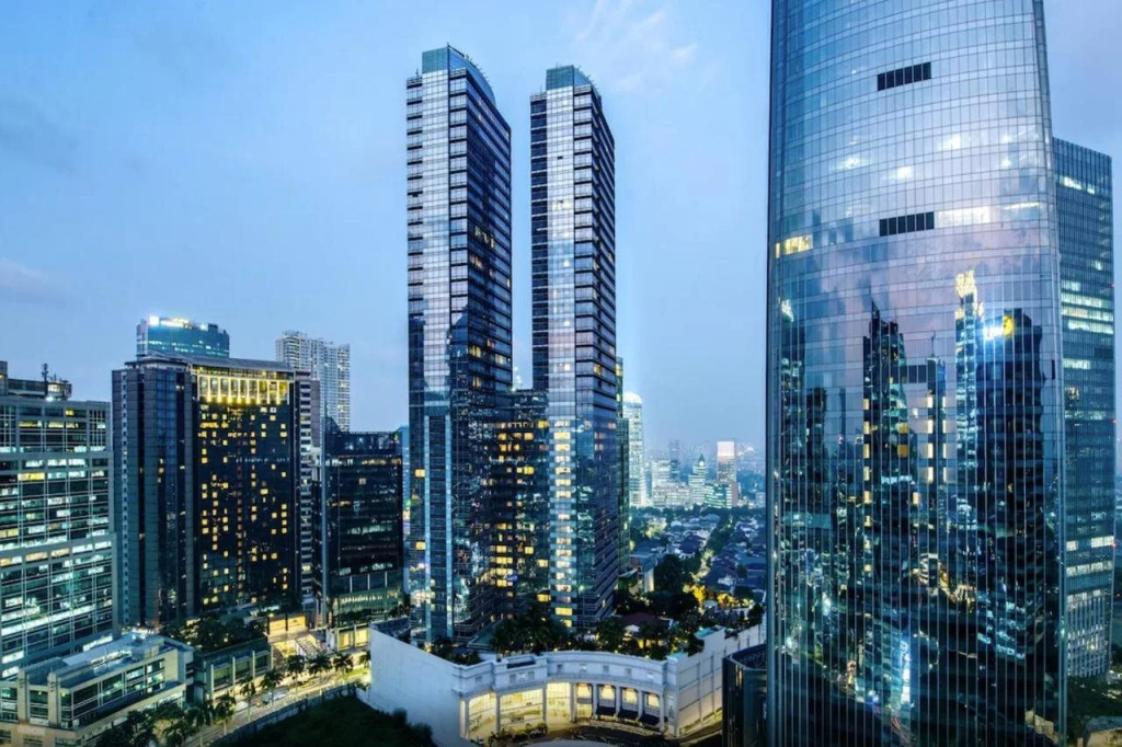 The Ritz-Carlton Jakarta, Mega Kuningan
