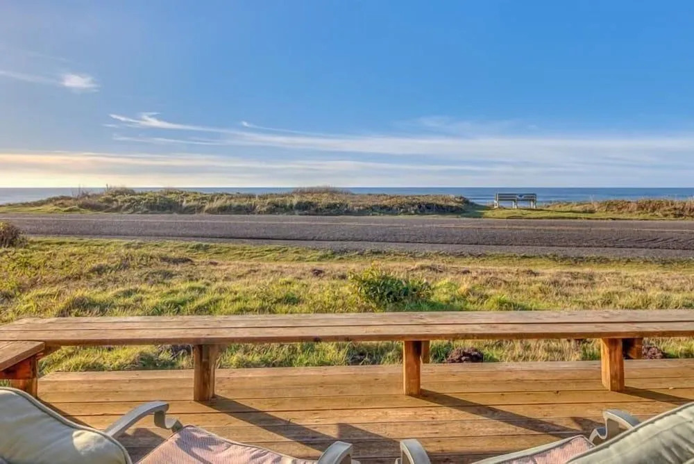 Ocean View and Clawfoot Tub - Charming Coastal Retreat