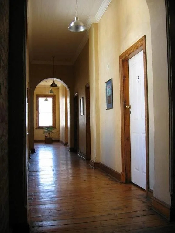 Carnival Court Backpackers - Hostel