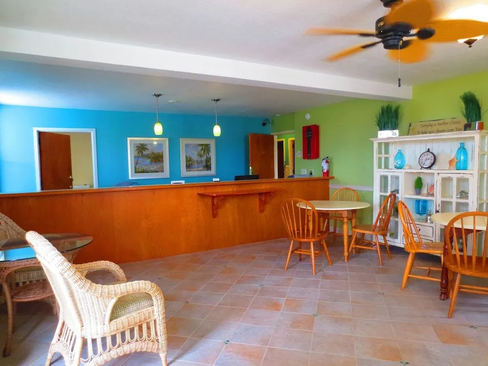NEW 2026-Ocean Sands Beach Boutique Inn-24Hr Sauna and Salt-Mineral Pool-Free Beach Bikes and Famous Beach-Fresh Baked Cookies-Popcorn-In Room Bathrobes-Sunscreen-65 Inch TVsNetflix-Bedside Candy-Free Laundry- 4 Grand Black Beds-Call & Save-1-252-AHA-SAND