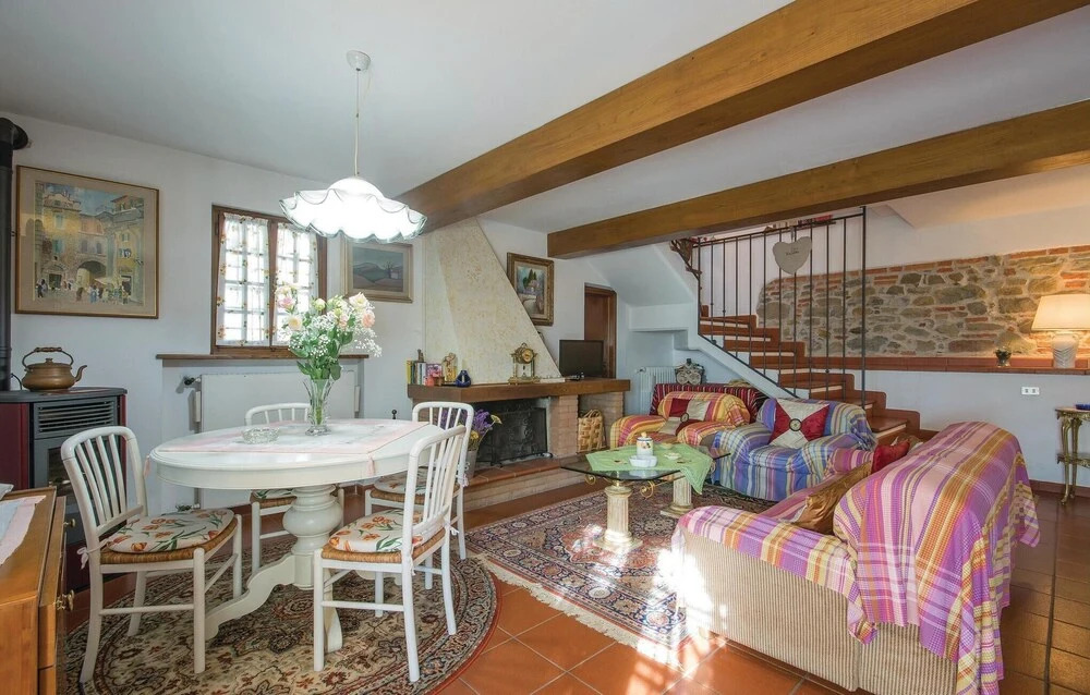 3 Bedroom Stunning Home In Uzzano Pt
