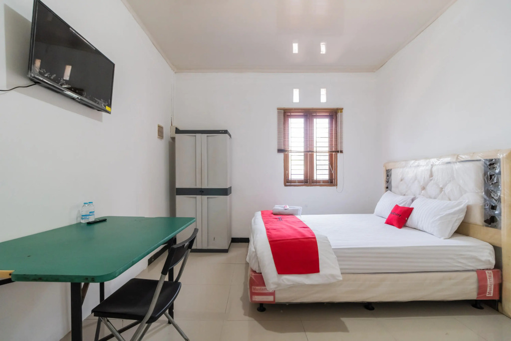 RedDoorz near Terminal Bubulak Bogor
