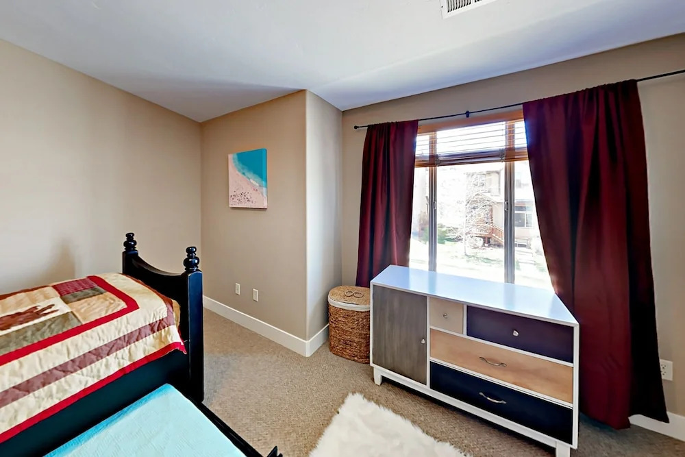Bear Hollow Village 4 Bedrooms 3.5 Bathrooms Townhouse