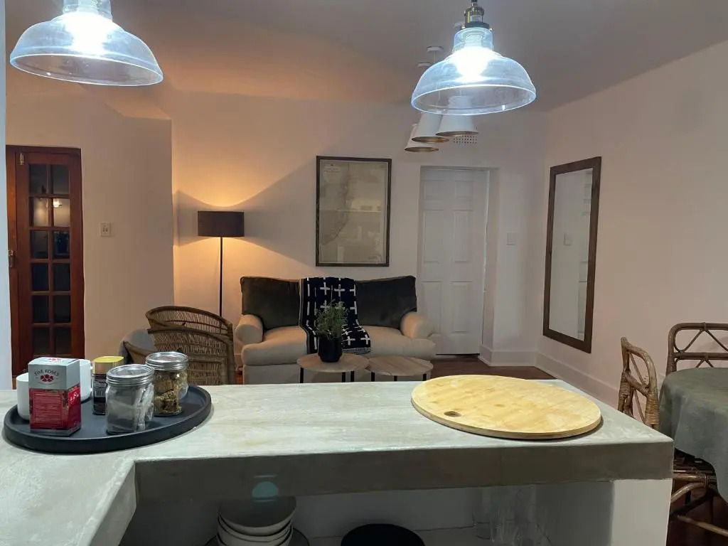 Spacious, light-filled BnB on 4th