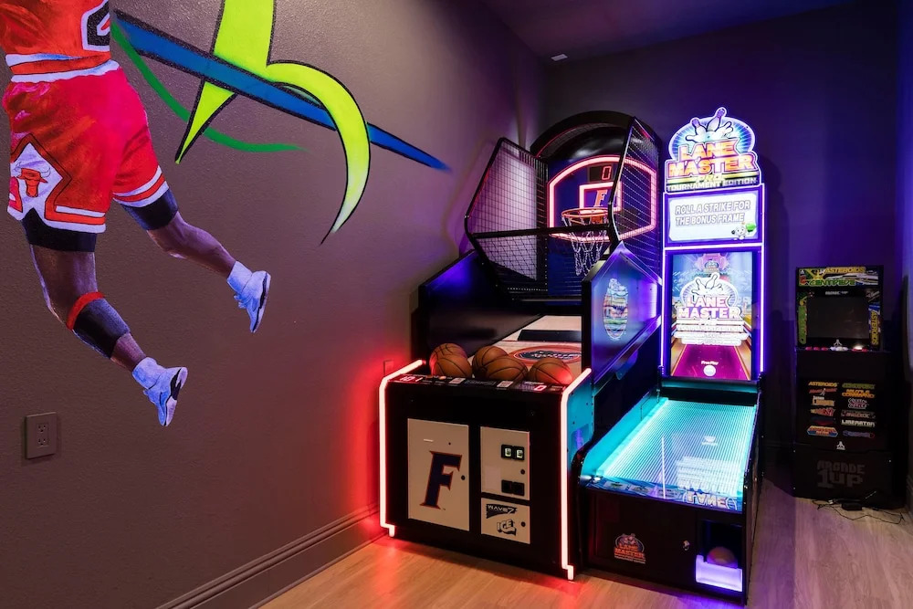 W001: 10 Bed, London-themed, Spongebob, Secret VR Room