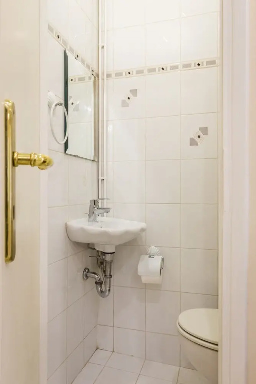 Classy 2 bedroom apartment near Acropolis & Metro