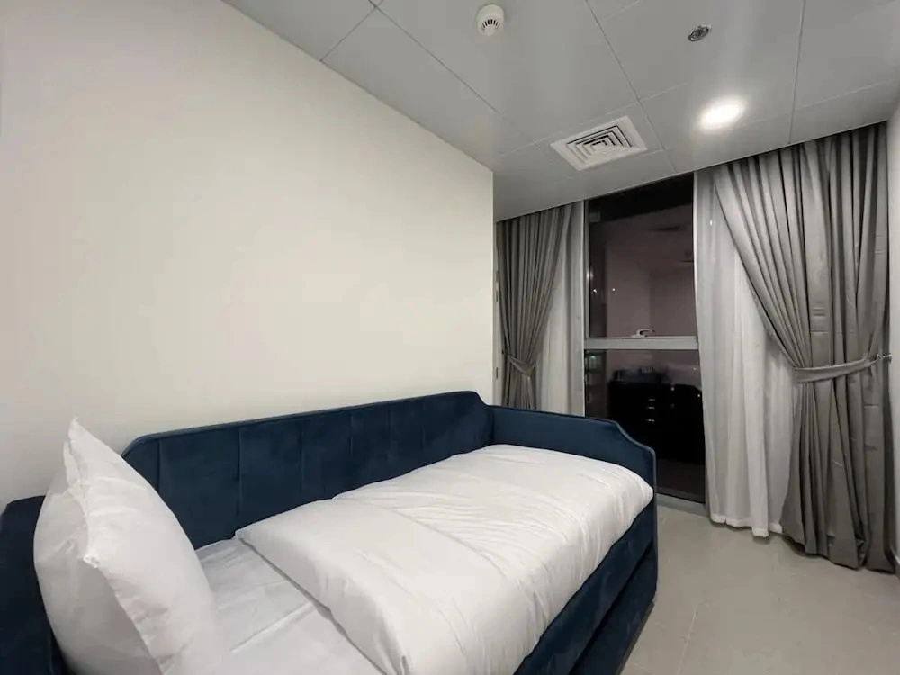 Maison Privee - Modern Family Retreat w/ Dubai Skyline Views