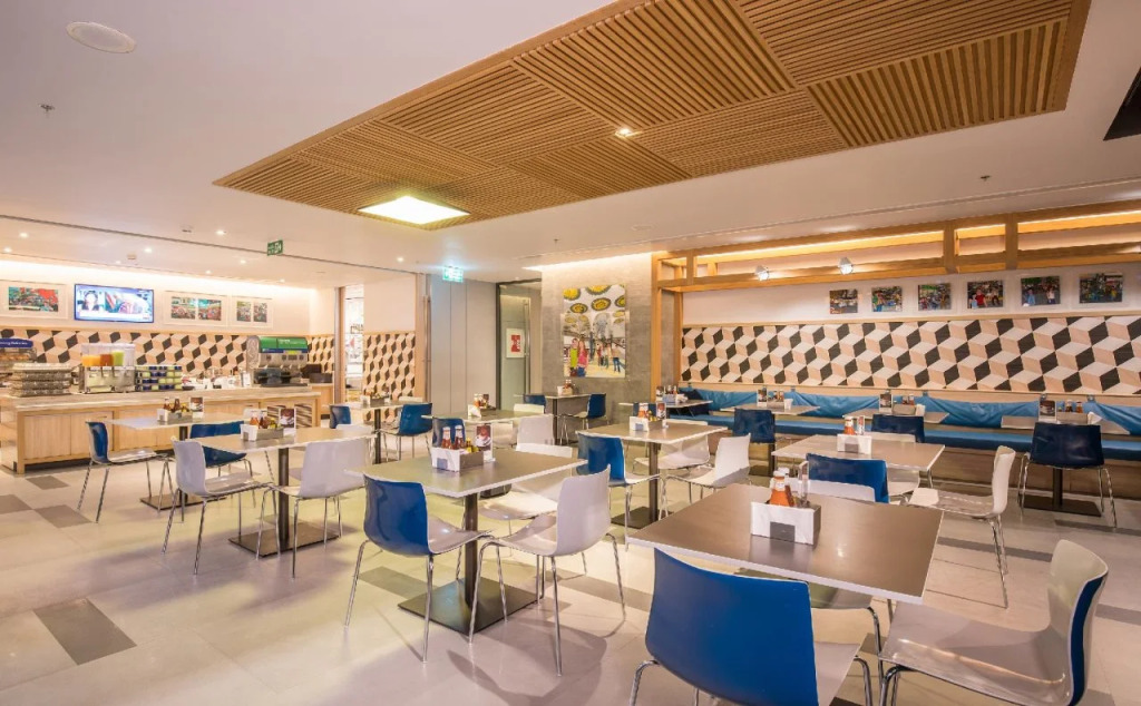 Отель Holiday Inn Express Bangkok Sathorn