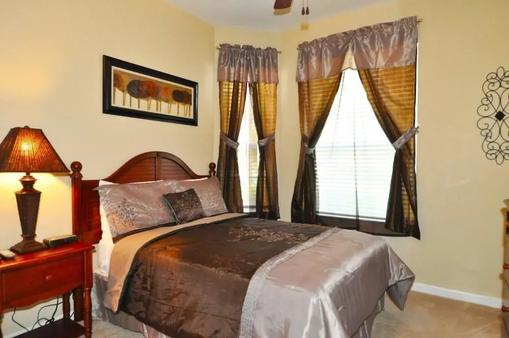 7664 The Windsor House 3 Bedroom by Florida Star