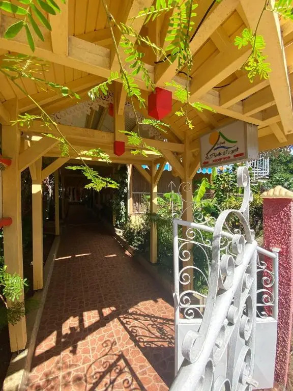 Appartement d'une chambre avec piscine partagee terrasse et wifi a Pointe Noire a 2 km de la plage