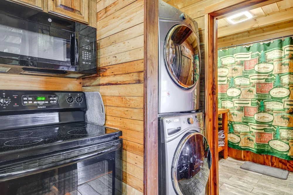 Sevierville Log Cabin W/ Hot Tub Near Dollywood!