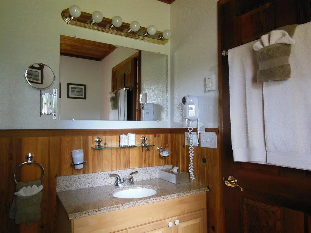 Blue Grouse Country Inn Bed & Breakfast