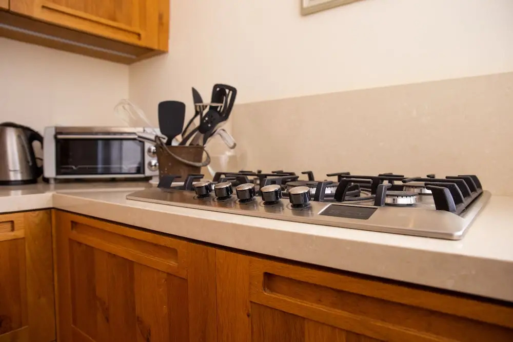 Modern & Stylish 3BR Apt With Balcony