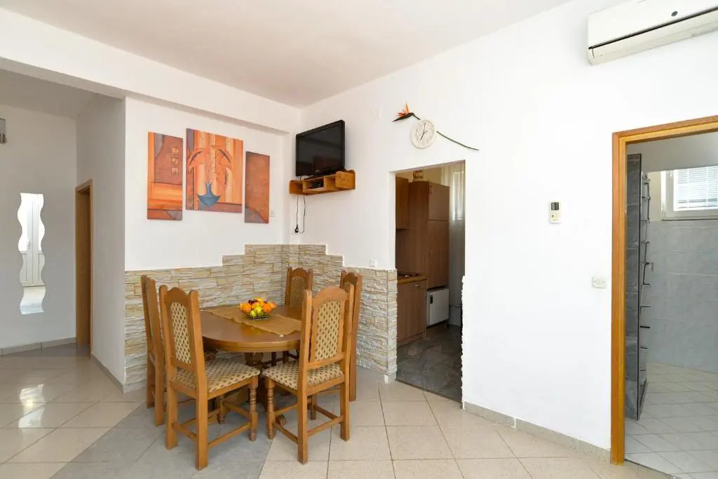 Apartments Smiljan 1466