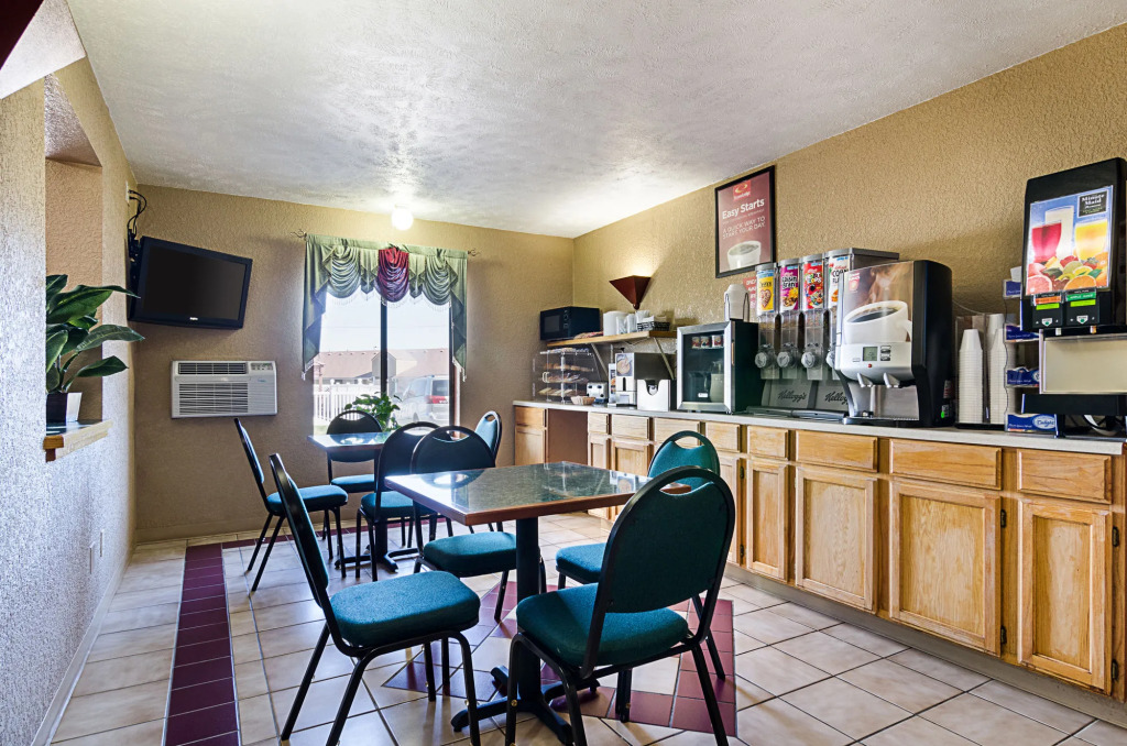 Econo Lodge Interstate 35 Exit 183