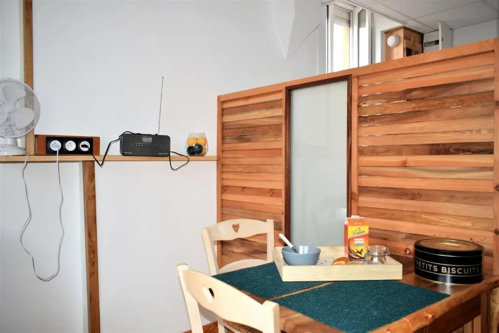 Studio sympa avec petit déjeuner entre canal et Loire