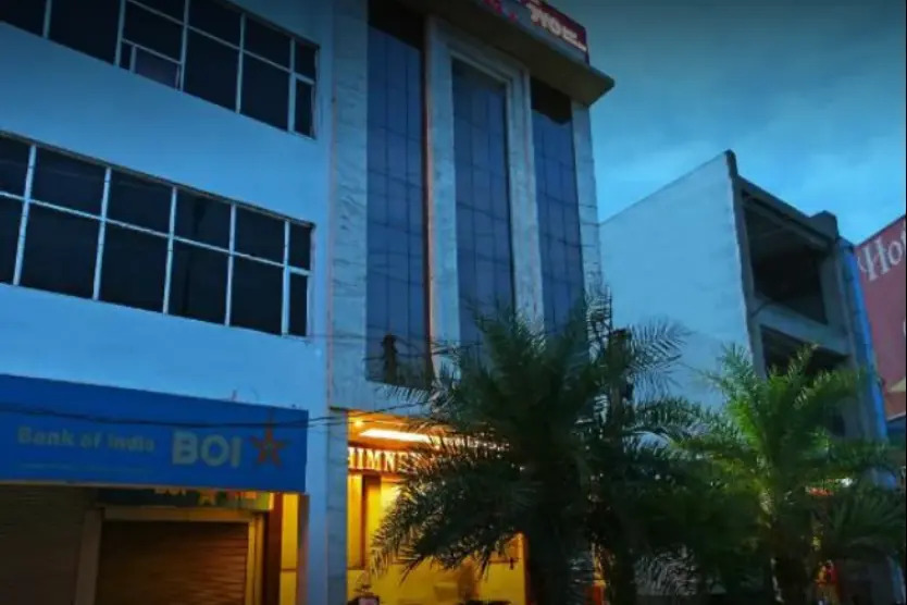 OYO 5614 Hotel Rolex Inn